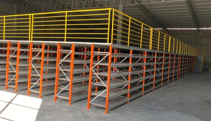 Mezanino sobre Porta Pallet — máximo aproveitamento de espaço